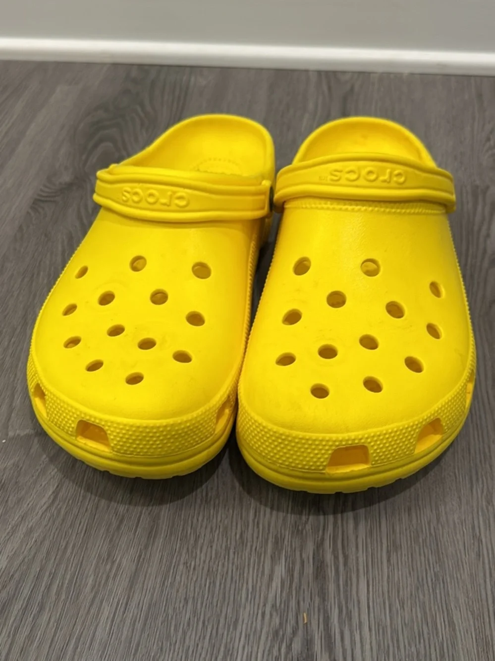 CROCS Classic Clog in Bright Yellow men’s size 13